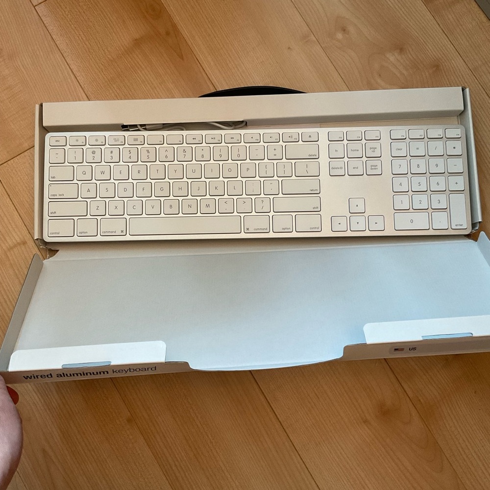 MATIAS aluminum wired keyboard - NEW